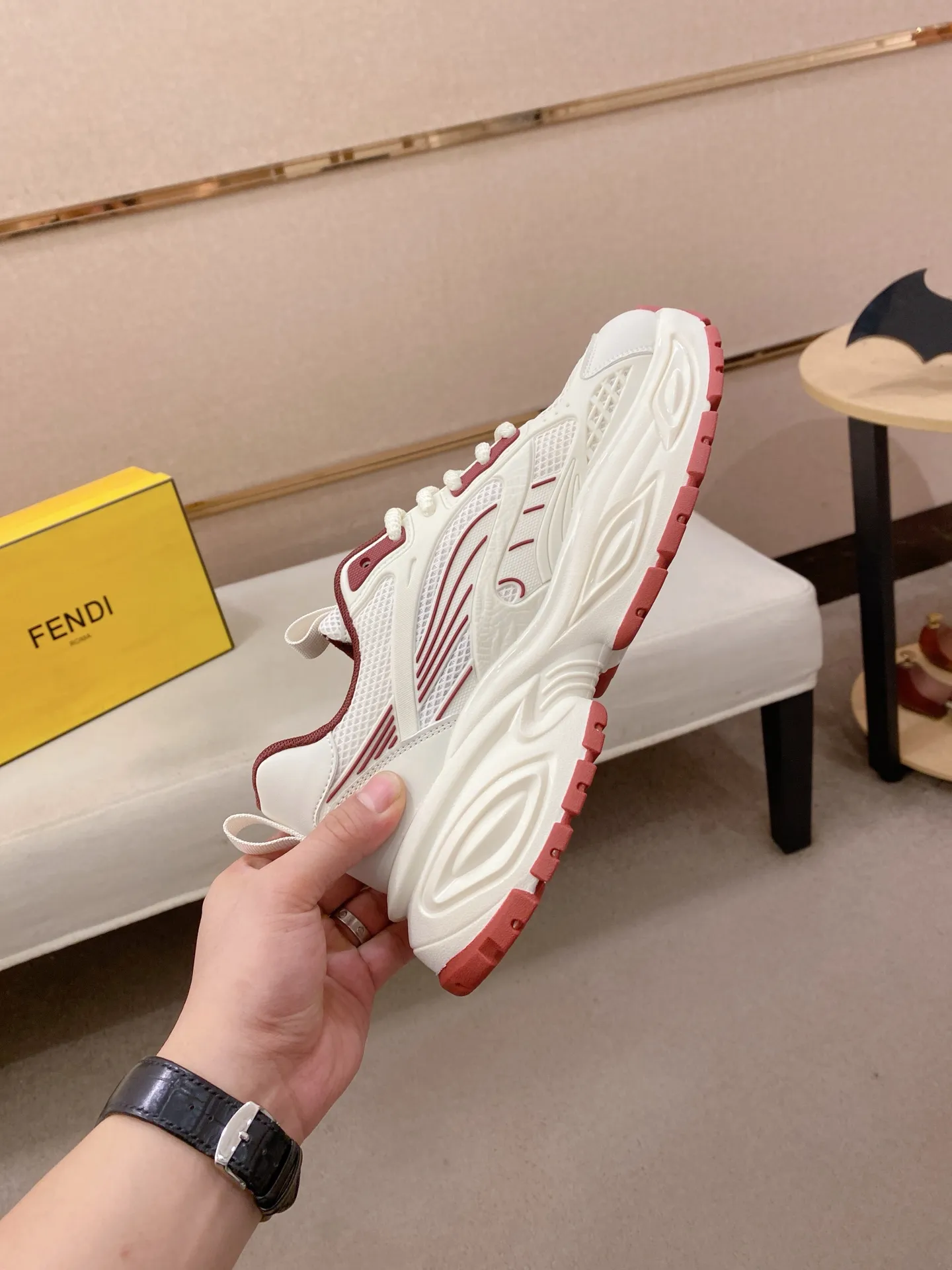 Men's shoes 💰 462💰 (fendi) New style 👊🏻 upper 🇮🇹 imported cowhide fabric 🇩🇪 lining imported sheepskin lining. The original outsole is molded to highlight the identity of every man, and the upper foot is elegant and stable🚶🏻🚶🏻The high-end custom counters reproduce the original version📯No matter the wind or rain, the shoe last remains unchanged and can withstand the verification of time🔍️,🔵 Size: 38-44
